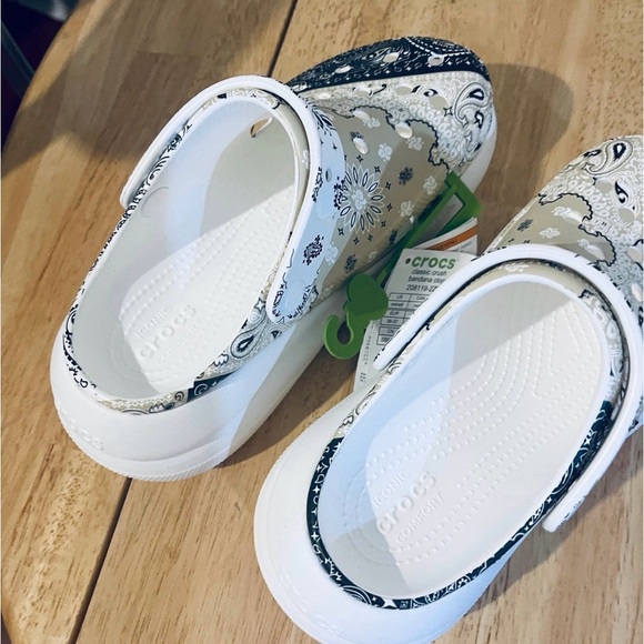 Crocs Classic Crush Bandana Clog. - Picture 13 of 13